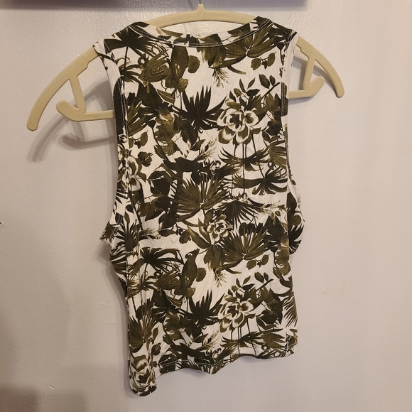 🧁 Free with bundle! Tezenis Tropical Tank Top - Picture 3 of 3